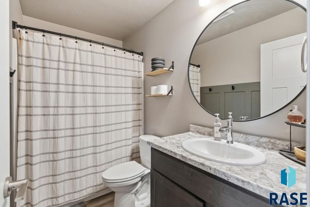 5616 E Brennan Dr Drive, Sioux Falls, SD 57110