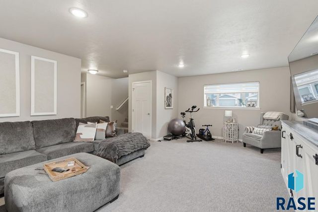 5616 E Brennan Dr Drive, Sioux Falls, SD 57110