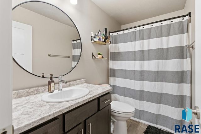 5616 E Brennan Dr Drive, Sioux Falls, SD 57110