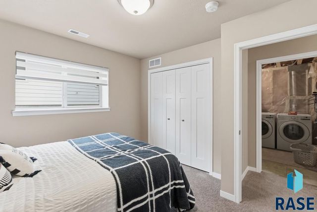 5616 E Brennan Dr Drive, Sioux Falls, SD 57110