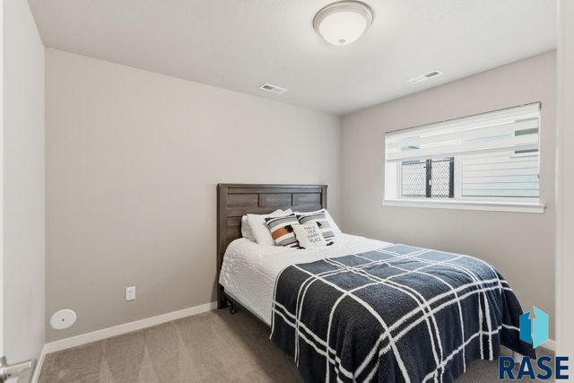 5616 E Brennan Dr Drive, Sioux Falls, SD 57110