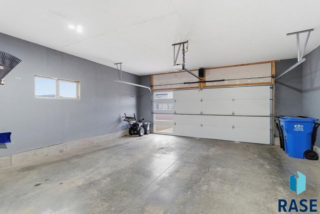 5616 E Brennan Dr Drive, Sioux Falls, SD 57110