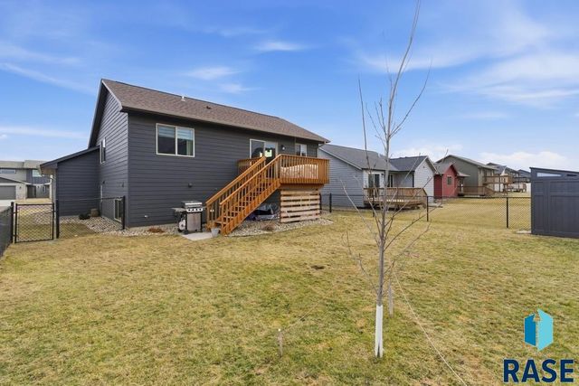 5616 E Brennan Dr Drive, Sioux Falls, SD 57110