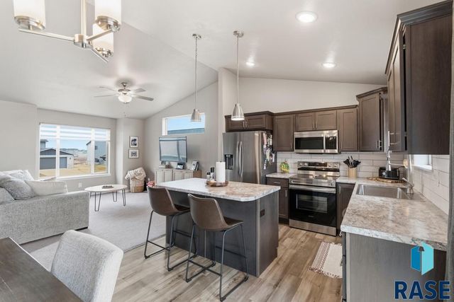 5616 E Brennan Dr Drive, Sioux Falls, SD 57110