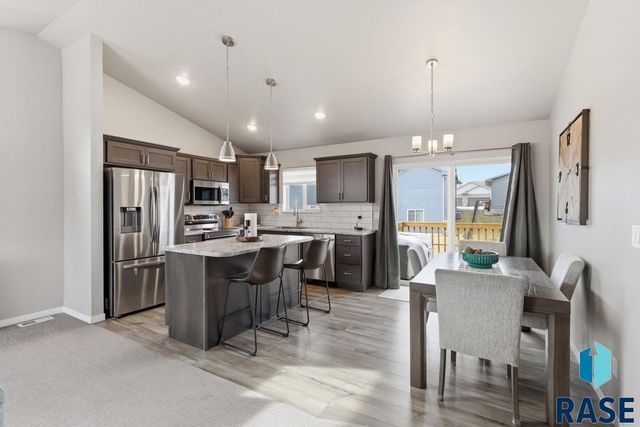 5616 E Brennan Dr Drive, Sioux Falls, SD 57110