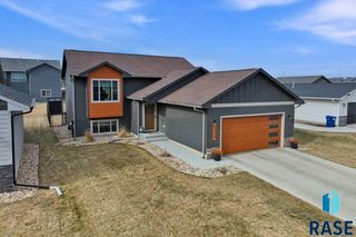 5616 E Brennan Dr Drive, Sioux Falls, SD 57110