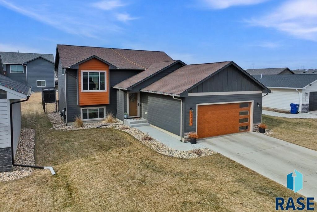 5616 E Brennan Dr Drive, Sioux Falls, SD 57110