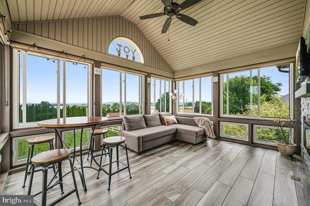349 FARM VIEW DR., East Earl, PA 17519