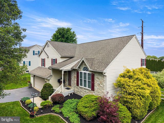 349 FARM VIEW DR., East Earl, PA 17519