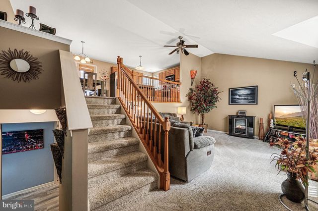 349 FARM VIEW DR., East Earl, PA 17519