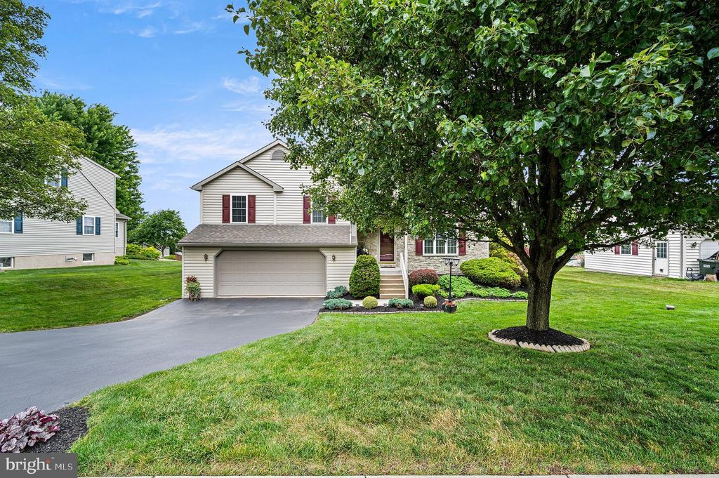349 FARM VIEW DR., East Earl, PA 17519