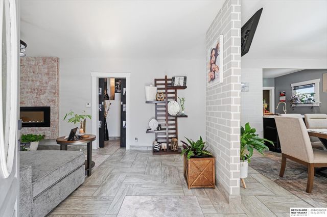 3041 S 18th Street, Omaha, NE 68108