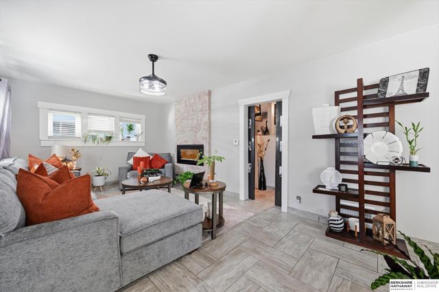 3041 S 18th Street, Omaha, NE 68108