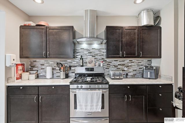 3041 S 18th Street, Omaha, NE 68108