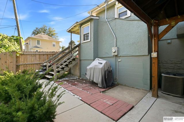 3041 S 18th Street, Omaha, NE 68108
