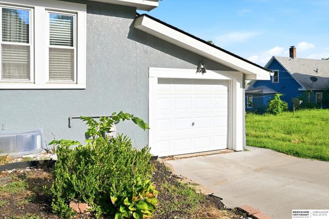 3041 S 18th Street, Omaha, NE 68108