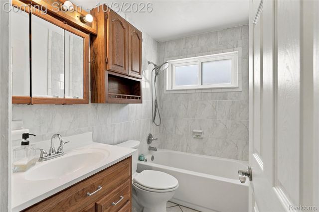 3974 Mayfair Street, Dearborn Heights, MI 48125