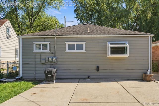 3974 Mayfair Street, Dearborn Heights, MI 48125
