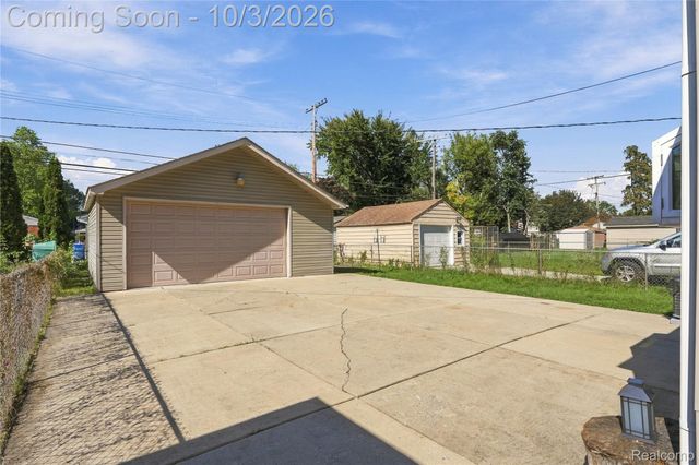 3974 Mayfair Street, Dearborn Heights, MI 48125