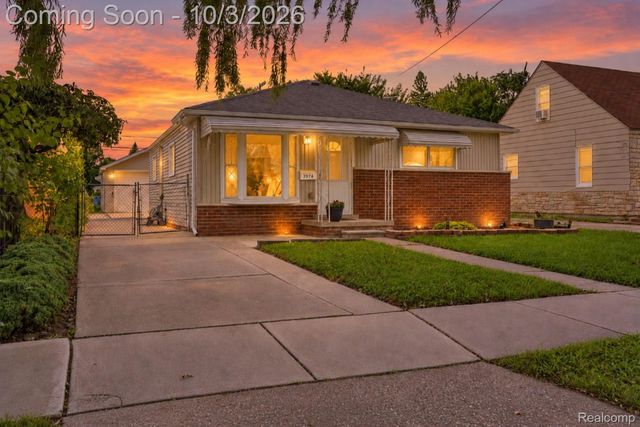 3974 Mayfair Street, Dearborn Heights, MI 48125