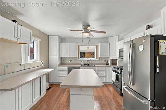 3974 Mayfair Street, Dearborn Heights, MI 48125