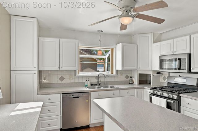 3974 Mayfair Street, Dearborn Heights, MI 48125