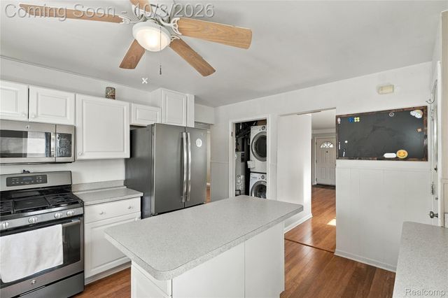 3974 Mayfair Street, Dearborn Heights, MI 48125