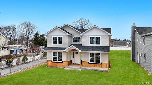 87 West Avenue, Hicksville, NY 11801