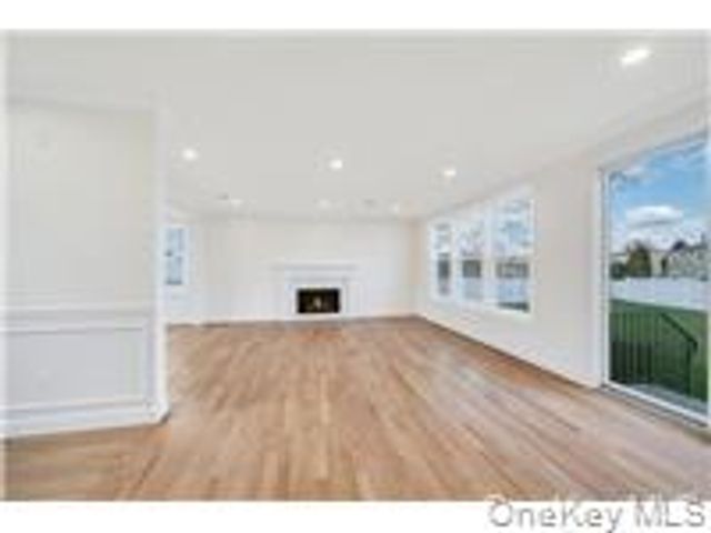87 West Avenue, Hicksville, NY 11801