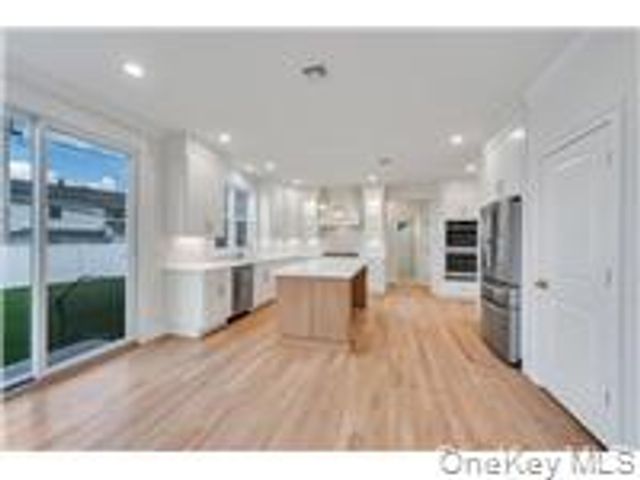 87 West Avenue, Hicksville, NY 11801
