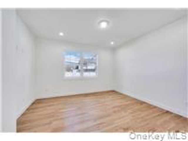 87 West Avenue, Hicksville, NY 11801
