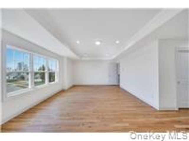 87 West Avenue, Hicksville, NY 11801