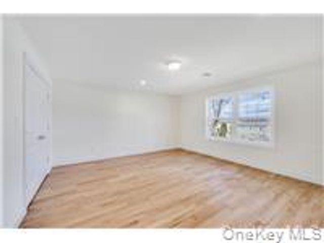 87 West Avenue, Hicksville, NY 11801