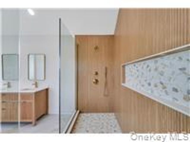 87 West Avenue, Hicksville, NY 11801
