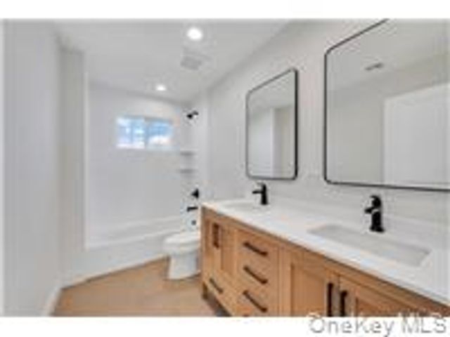 87 West Avenue, Hicksville, NY 11801