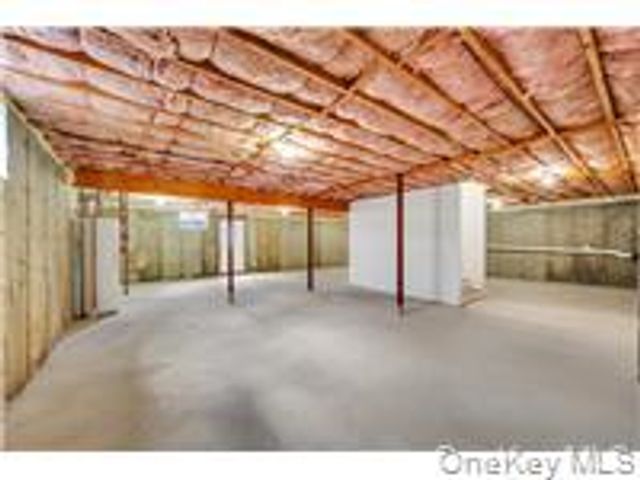 87 West Avenue, Hicksville, NY 11801