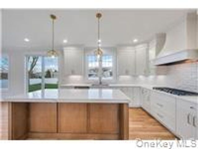 87 West Avenue, Hicksville, NY 11801