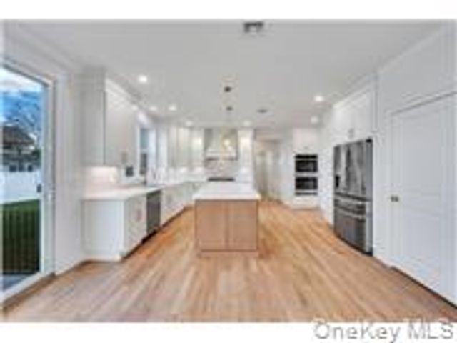 87 West Avenue, Hicksville, NY 11801