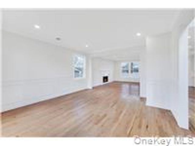 87 West Avenue, Hicksville, NY 11801