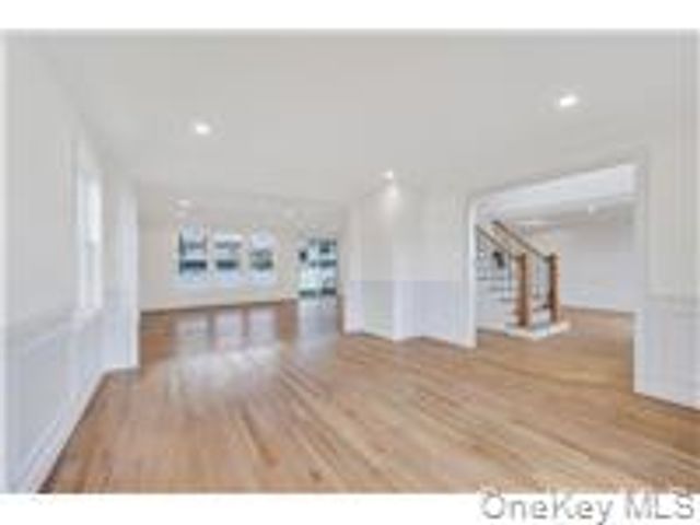 87 West Avenue, Hicksville, NY 11801