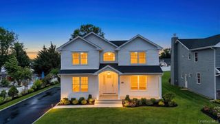 87 West Avenue, Hicksville, NY 11801