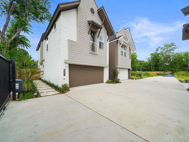 7504 Carver Road A, Houston, TX 77088