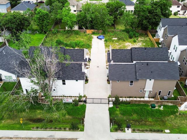 7504 Carver Road A, Houston, TX 77088