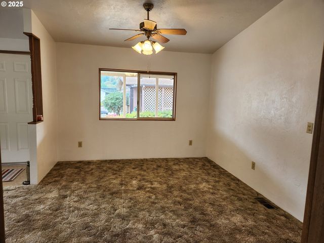 100 RIVER BEND Rd 107, Reedsport, OR 97467