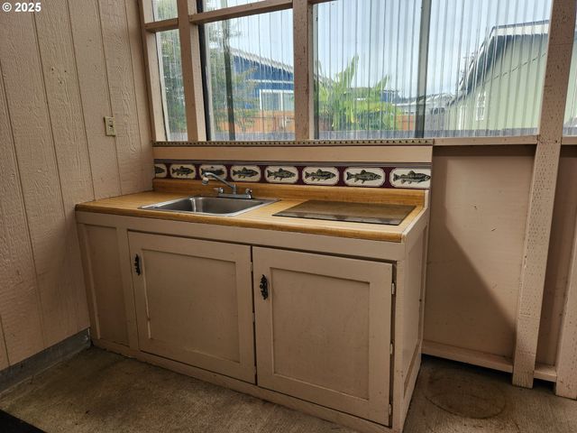 100 RIVER BEND Rd 107, Reedsport, OR 97467