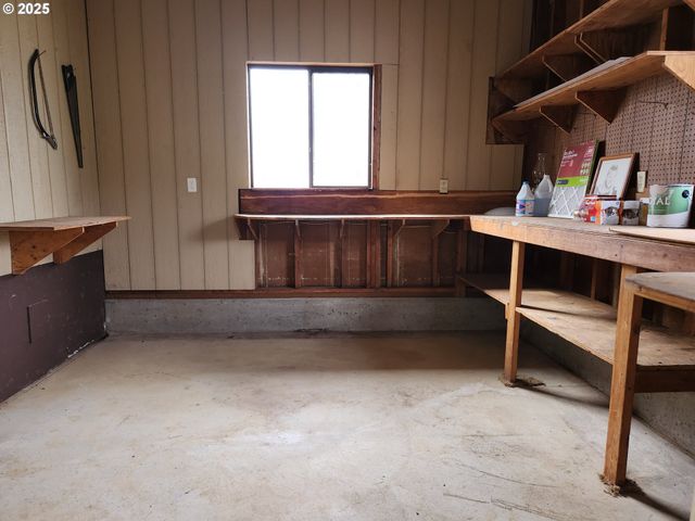 100 RIVER BEND Rd 107, Reedsport, OR 97467