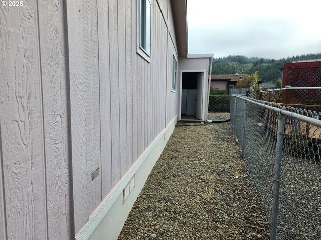 100 RIVER BEND Rd 107, Reedsport, OR 97467