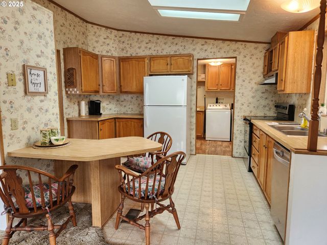 100 RIVER BEND Rd 107, Reedsport, OR 97467