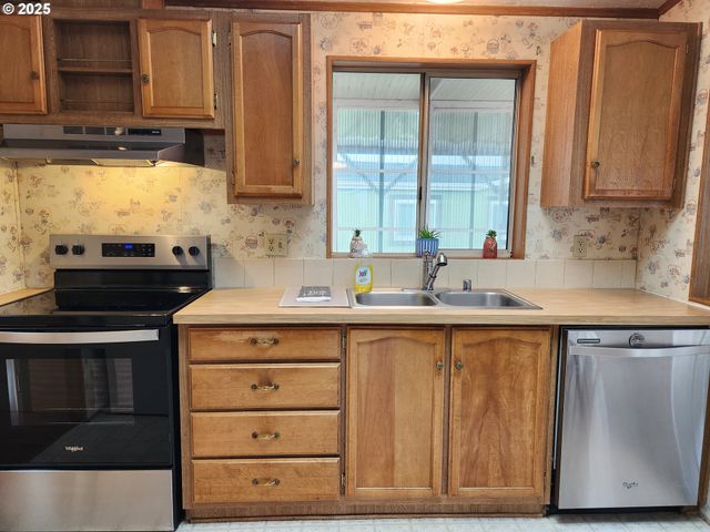 100 RIVER BEND Rd 107, Reedsport, OR 97467