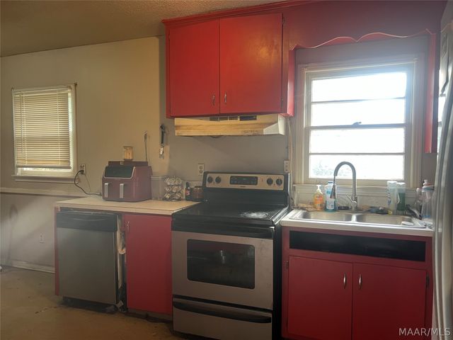 104 Lee Circle, Prattville, AL 36067